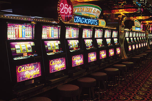 Aviator game interface showing multiplier climb and cash-out button